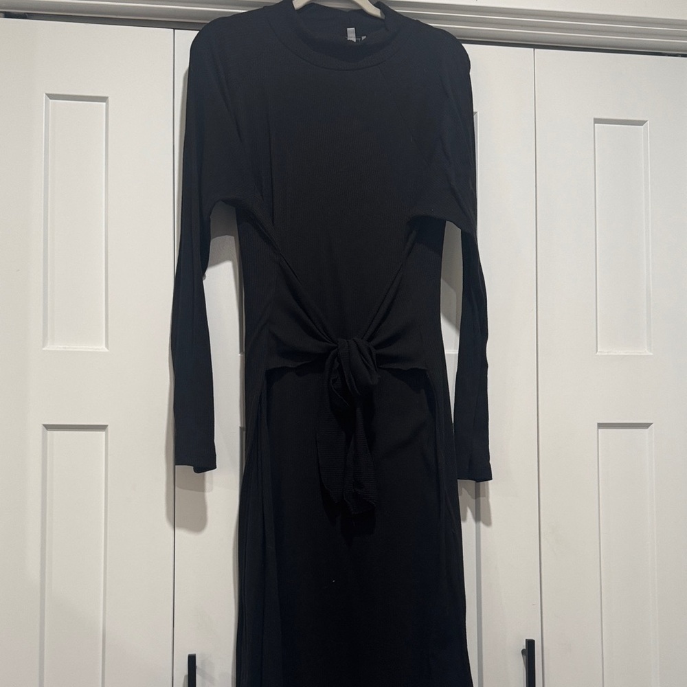 White Birch Black Tie-Front Long Sleeve Dress